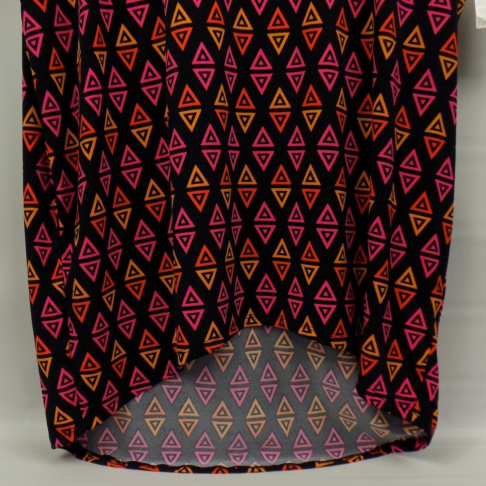 LuLaRoe Irma Triangle/Diamond Print Tunic Top Size S NWT - Picture 2 of 9